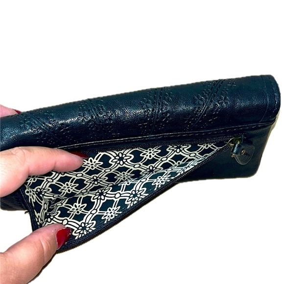 NWT Fossil Talita Flap Clutch Blk Leather Etched Embroidered Wallet Floral Liner - Picture 8 of 13